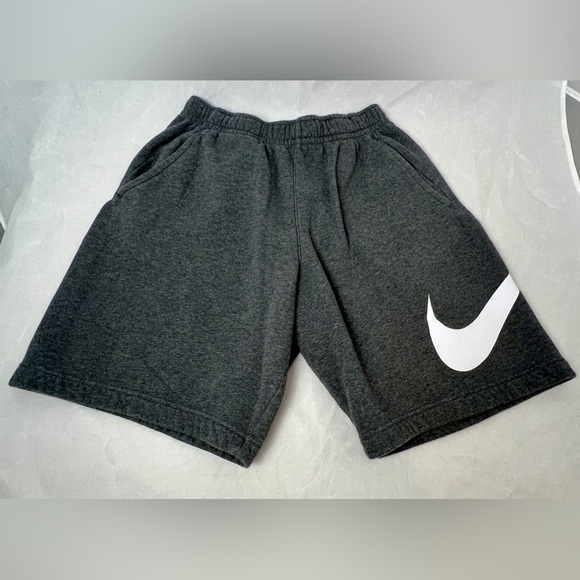 Lot of two Nike Sportswear Club Fleece shorts Size Medium - Picture 2 of 16
